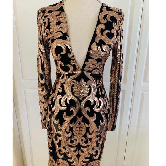 Fashion Nova Black and Gold Patterned Long Sleeve Dress - Picture 5 of 7